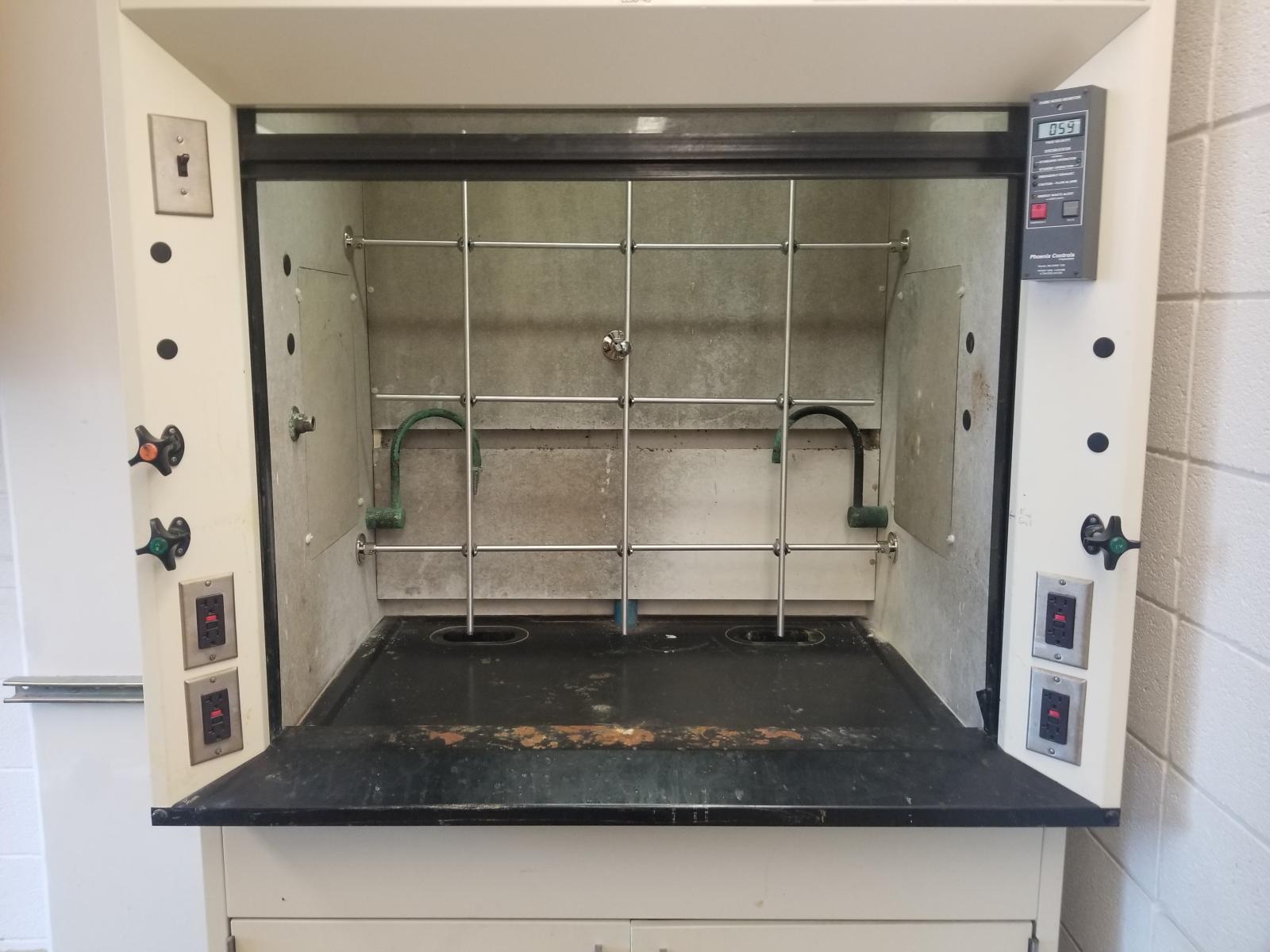 Latticework in hood in HL 3322