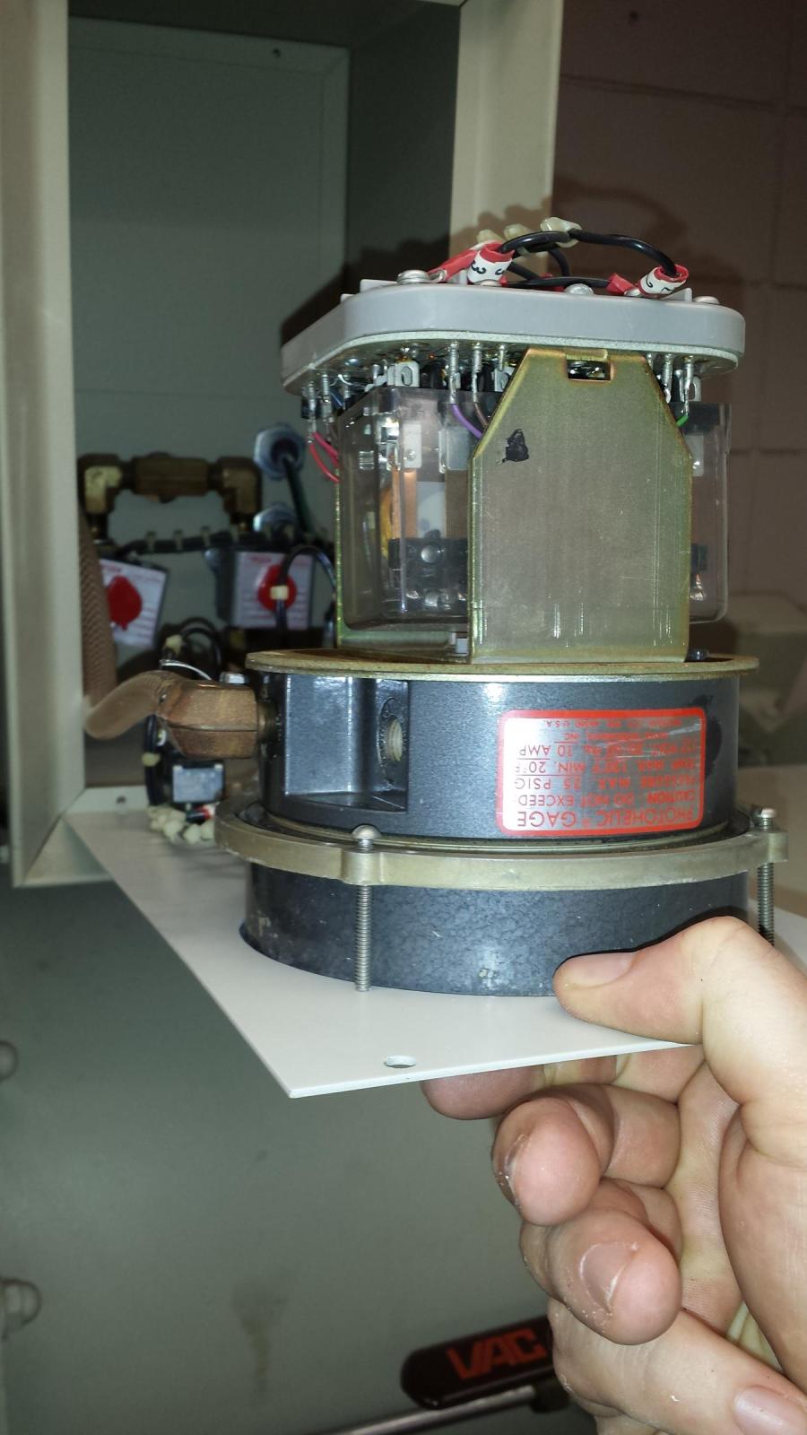 Replacing a photohelic pressure gauge on a glovebox. Lots of wires.