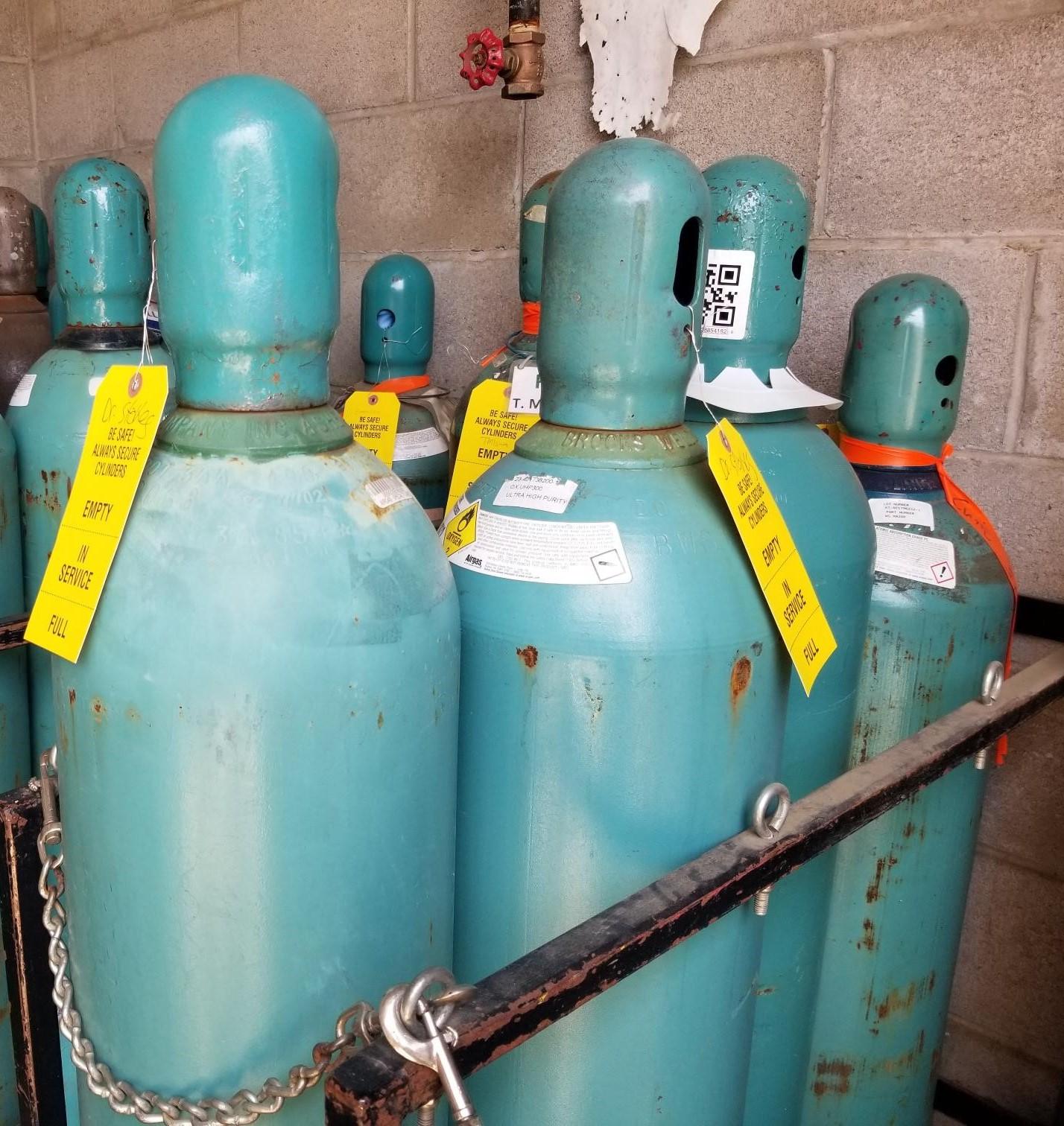 Tagged gas cylinders